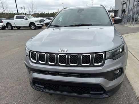 Used 2024 Jeep Compass Latitude image 5