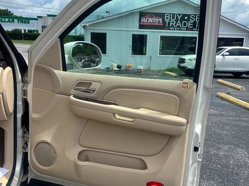 Used 2007 Cadillac Escalade AWD w/ Information Package image 35