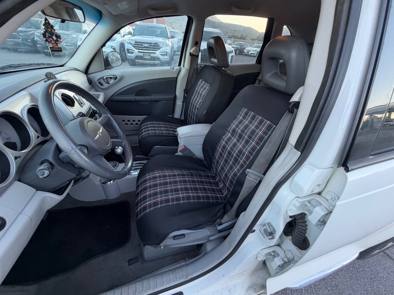 Used 2010 Chrysler PT Cruiser w/ Convenience Group FWD image 16