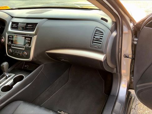 Used 2017 Nissan Altima 2.5 SR w/ Midnight Edition Package image 19