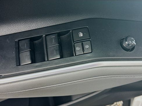 Used 2023 Toyota Highlander L FWD image 15