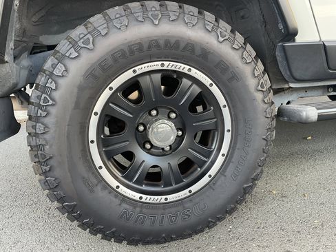 Used 2013 Toyota FJ Cruiser 4WD image 10