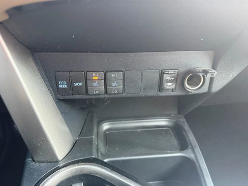 Used 2018 Toyota RAV4 Limited AWD/4WD image 24
