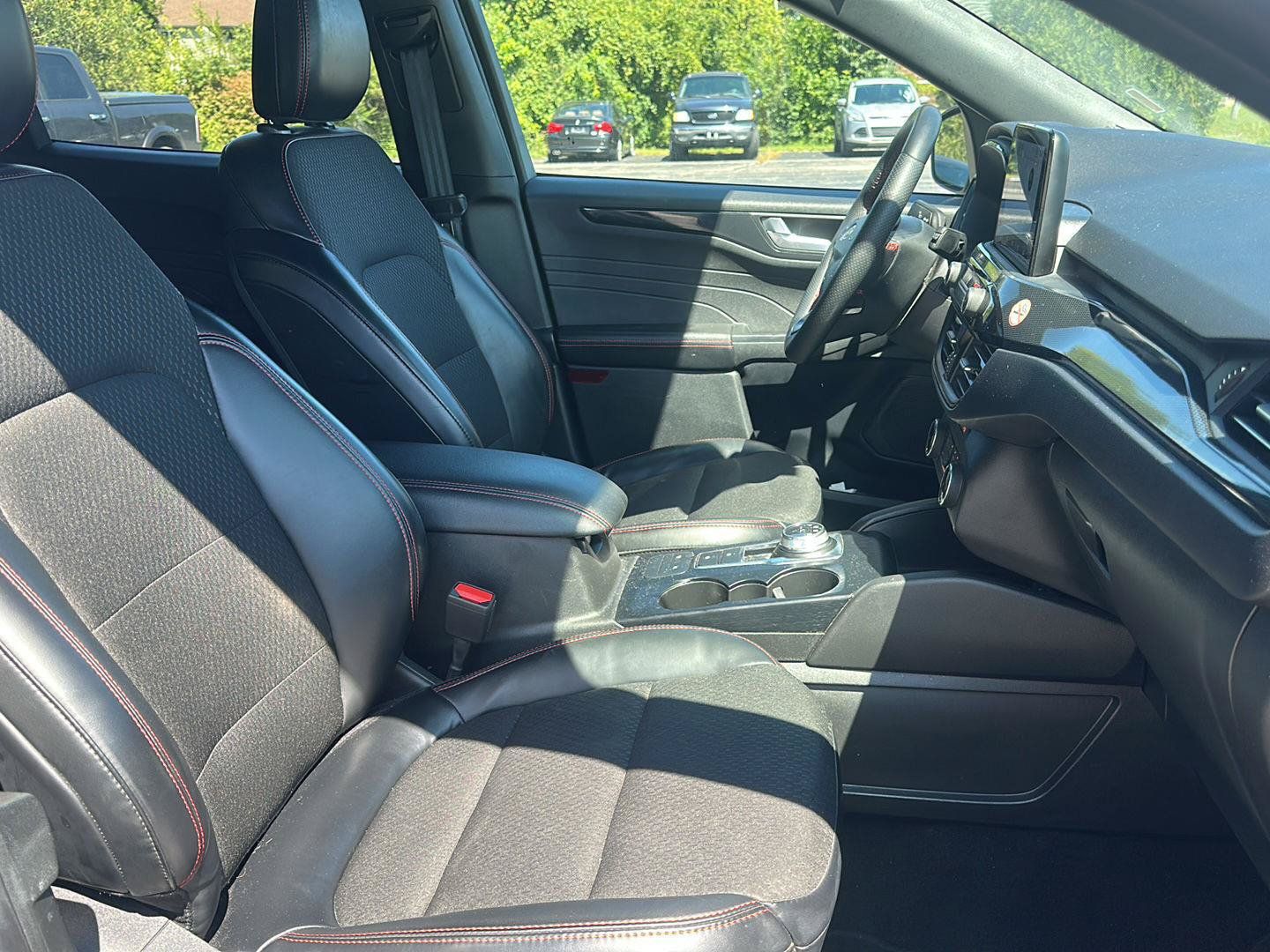 Used 2025 Ford Escape ST-Line Select AWD/4WD image 17