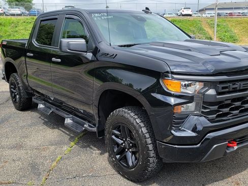 Used 2023 Chevrolet Silverado 1500 Custom Trail Boss w/ LPO, Dark Essentials Package AWD/4WD image 2
