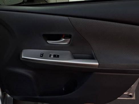 Used 2014 Toyota Prius V Three image 25