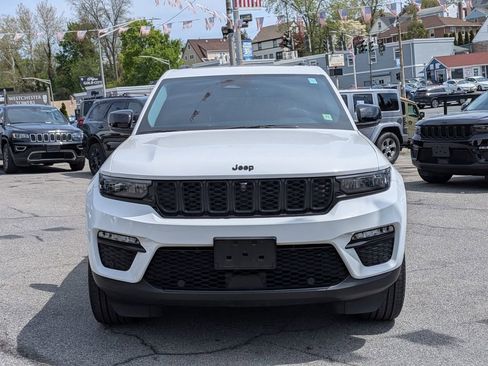 Used 2023 Jeep Grand Cherokee Limited w/ Luxury Tech Group II AWD/4WD image 3