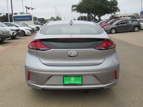Used 2022 Hyundai Ioniq SE image 7