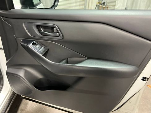Used 2024 Nissan Rogue S FWD image 10