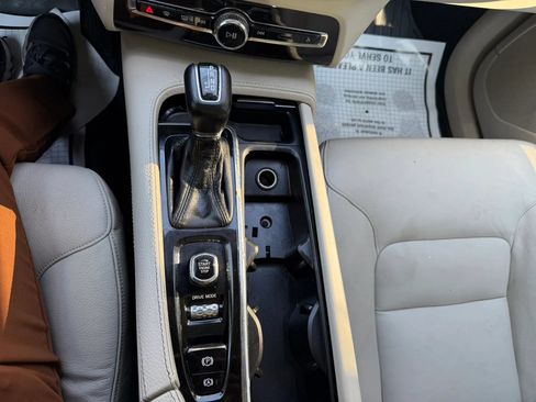 Used 2018 Volvo XC90 T6 Momentum w/ Convenience Package AWD/4WD image 36