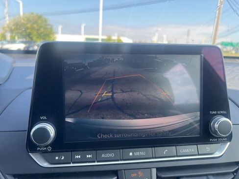 Used 2024 Nissan Altima 2.5 SV image 15