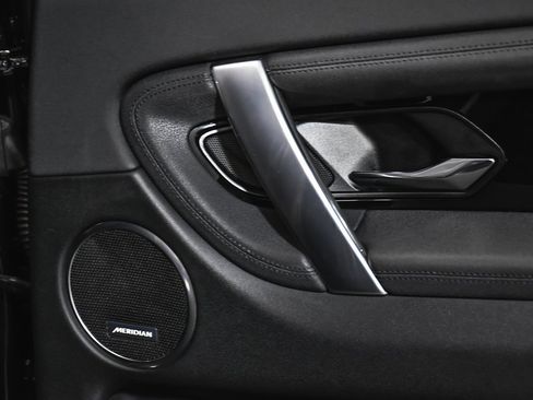 Used 2023 Land Rover Discovery Sport SE image 15