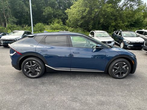 New 2025 Kia EV6 Light w/ Light LR Technology Package image 4