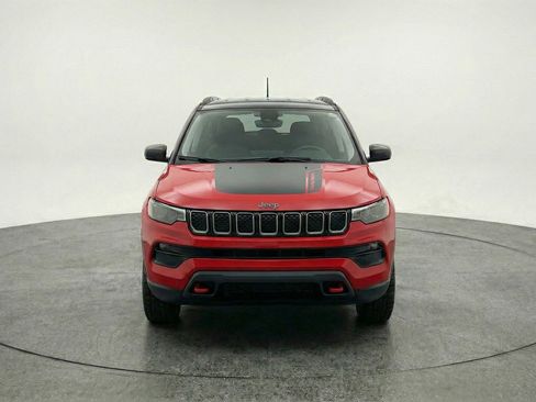 Used 2025 Jeep Compass Trailhawk image 2