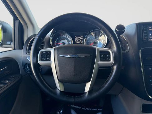 Used 2016 Chrysler Town & Country Touring w/ Driver Convenience Group FWD image 31