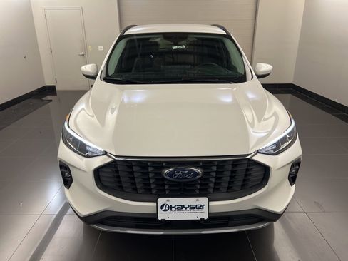 New 2025 Ford Escape SE image 2