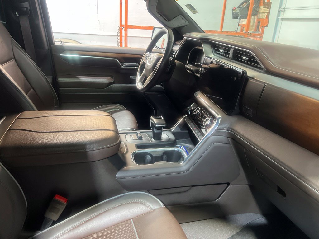 Used 2023 GMC Sierra 1500 Denali w/ Technology Package AWD/4WD image 7