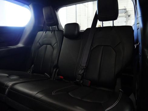 Used 2024 Chrysler Pacifica Limited FWD image 24