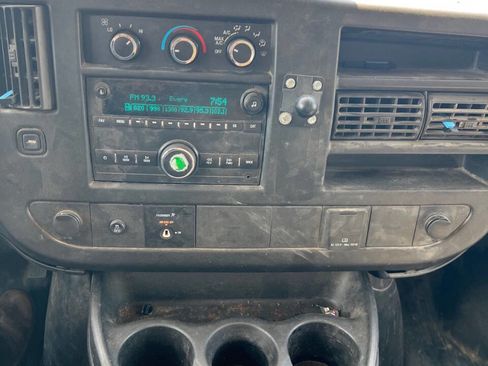 Used 2017 Chevrolet Express 3500 RWD image 23