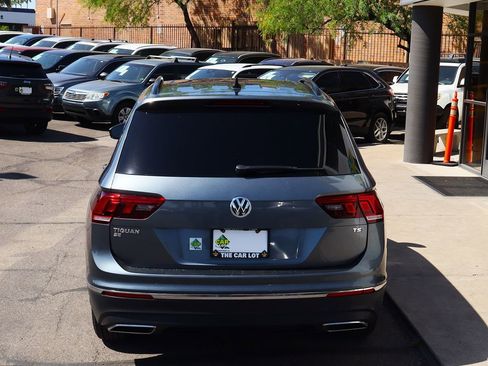 Used 2018 Volkswagen Tiguan SE w/ Panoramic Sunroof Package image 10