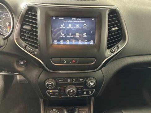 Used 2020 Jeep Cherokee Latitude Plus image 21