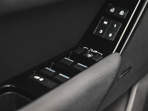 Used 2024 Land Rover Range Rover Velar Dynamic SE AWD/4WD image 9