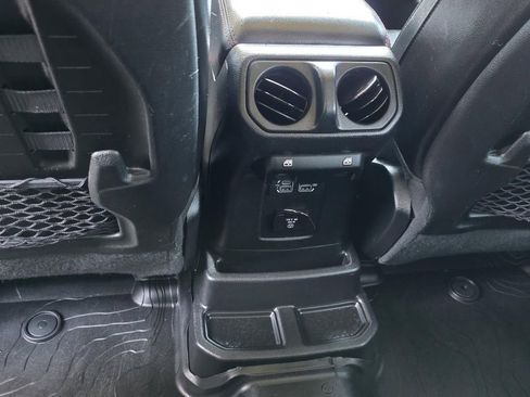 Used 2020 Jeep Wrangler Unlimited Rubicon w/ Dual Top Group AWD/4WD image 11