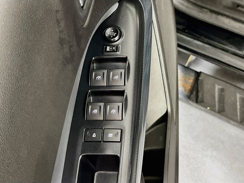 Used 2021 Chevrolet Colorado Z71 AWD/4WD image 17