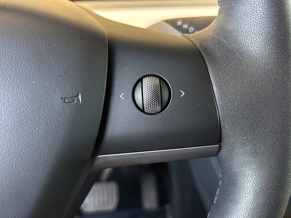 Used 2025 Tesla Model Y Long Range AWD/4WD image 23