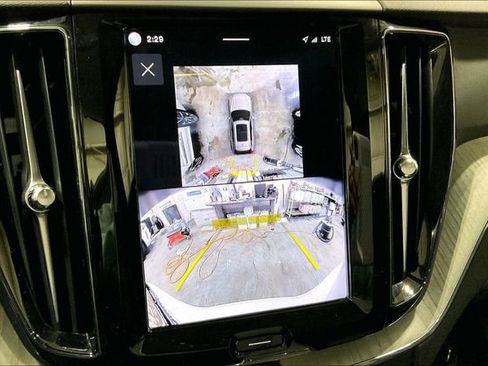 Certified 2025 Volvo XC60 B5 Plus image 24