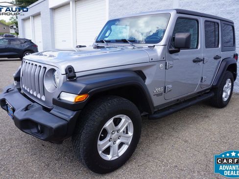 Used 2021 Jeep Wrangler Unlimited Sport AWD/4WD image 3