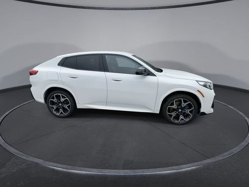 Used 2024 BMW X2 M35i image 9