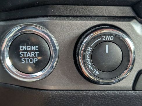 Used 2019 Toyota Tacoma TRD Sport image 10