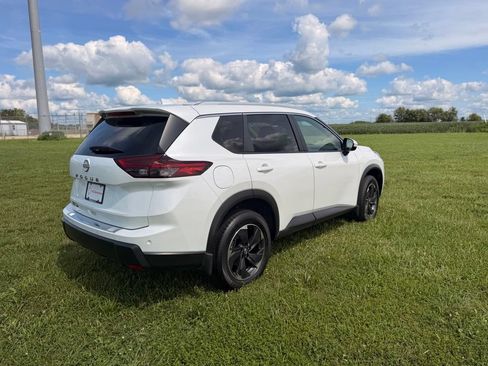 Certified 2025 Nissan Rogue SV w/ SV Premium Package FWD image 5