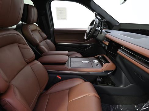 New 2026 Lincoln Navigator Reserve AWD/4WD image 16