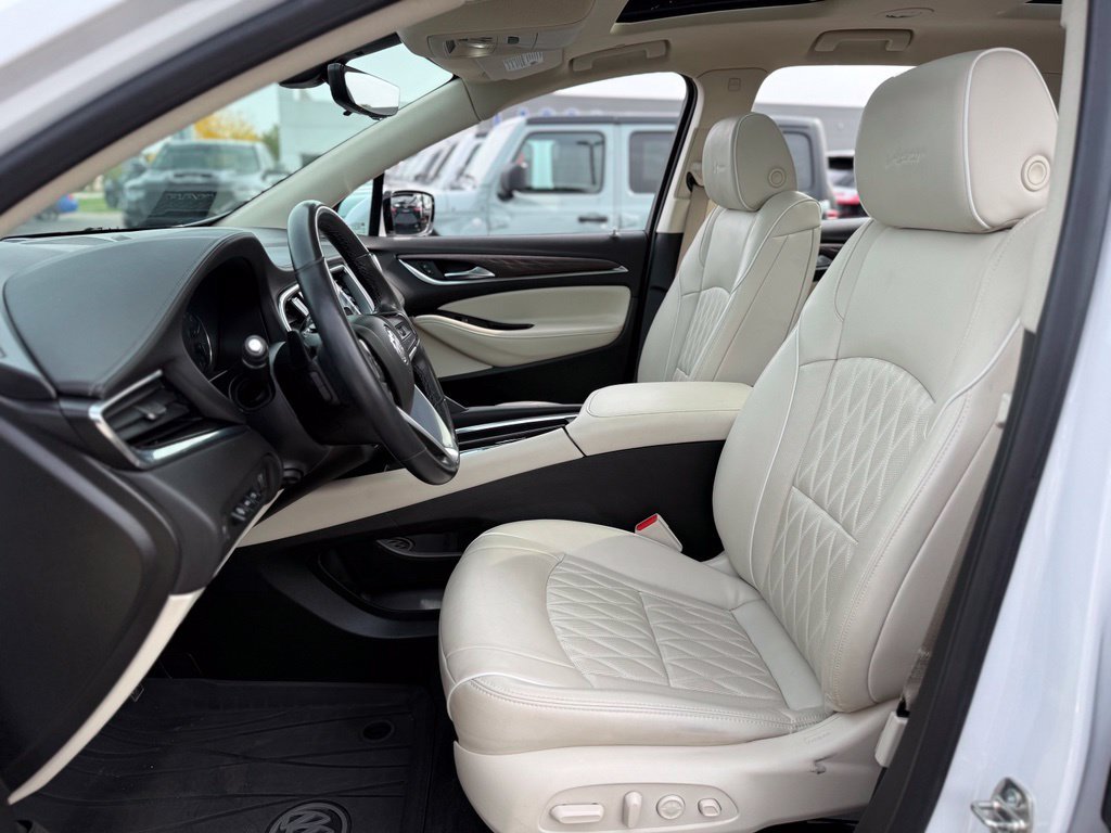 Used 2023 Buick Enclave Avenir w/ Avenir Technology Package AWD/4WD image 10