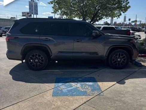 Used 2024 Toyota Sequoia Platinum AWD/4WD image 4