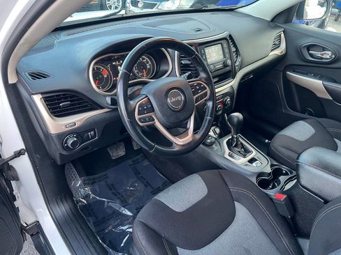 Used 2017 Jeep Cherokee Sport image 17