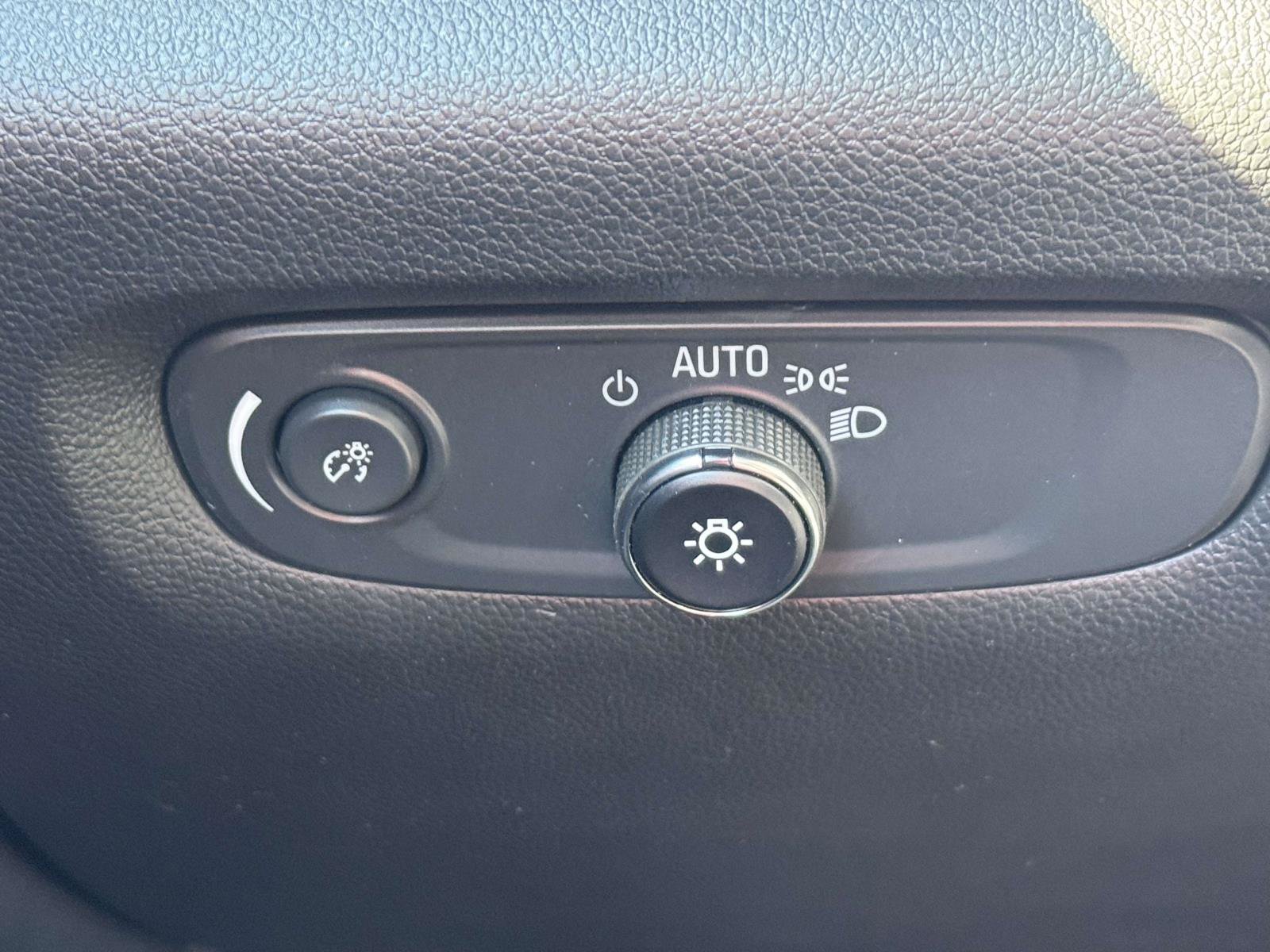 Used 2023 Chevrolet Traverse RS AWD/4WD image 19