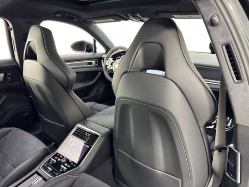 Used 2019 Porsche Panamera GTS image 39