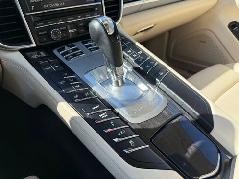 Used 2016 Porsche Panamera Turbo image 24