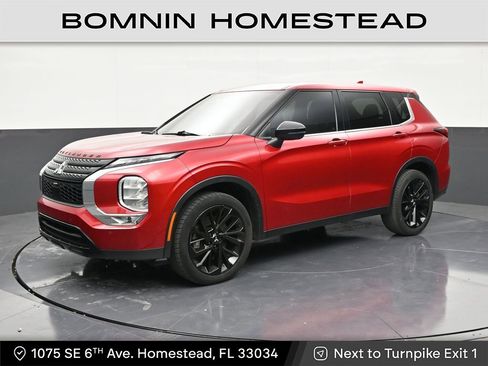 Used 2023 Mitsubishi Outlander SE image 1