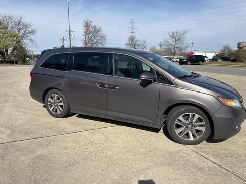 Used 2016 Honda Odyssey Touring image 3