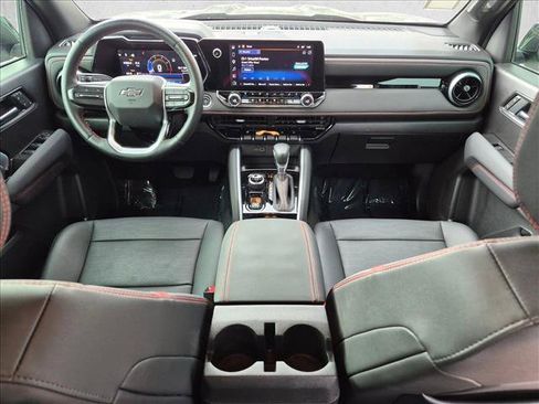 Used 2025 Chevrolet Colorado Z71 w/ Technology Package AWD/4WD image 18
