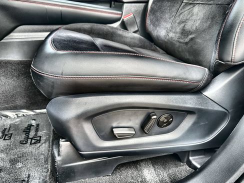 Used 2025 Ford Explorer ST AWD/4WD image 12