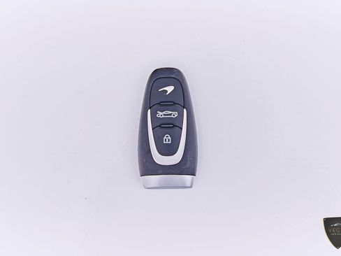 Used 2025 McLaren Artura RWD image 86