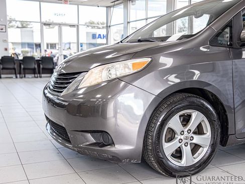 Used 2012 Toyota Sienna LE FWD image 5