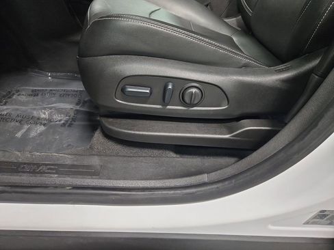 Used 2024 GMC Terrain SLT image 11