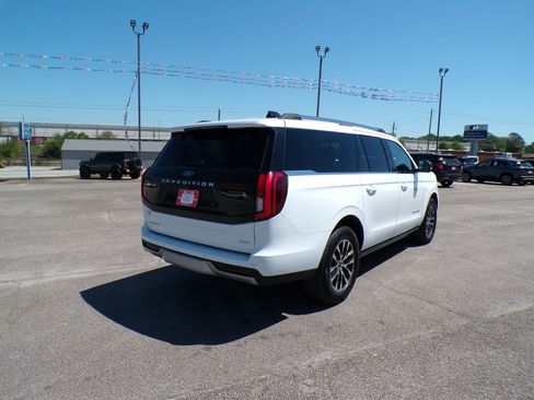 Used 2025 Ford Expedition Max Platinum AWD/4WD image 7