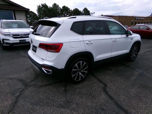 Used 2023 Volkswagen Taos SE image 3